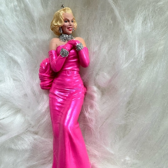 Hallmark Keepsake Pink Ornament Marilyn Monroe Gentleman Prefer Blondes - Picture 3 of 4